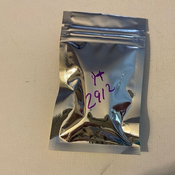 Honda Logo valve Stem caps in Silver set of 4 NWT - Picture 5 of 5